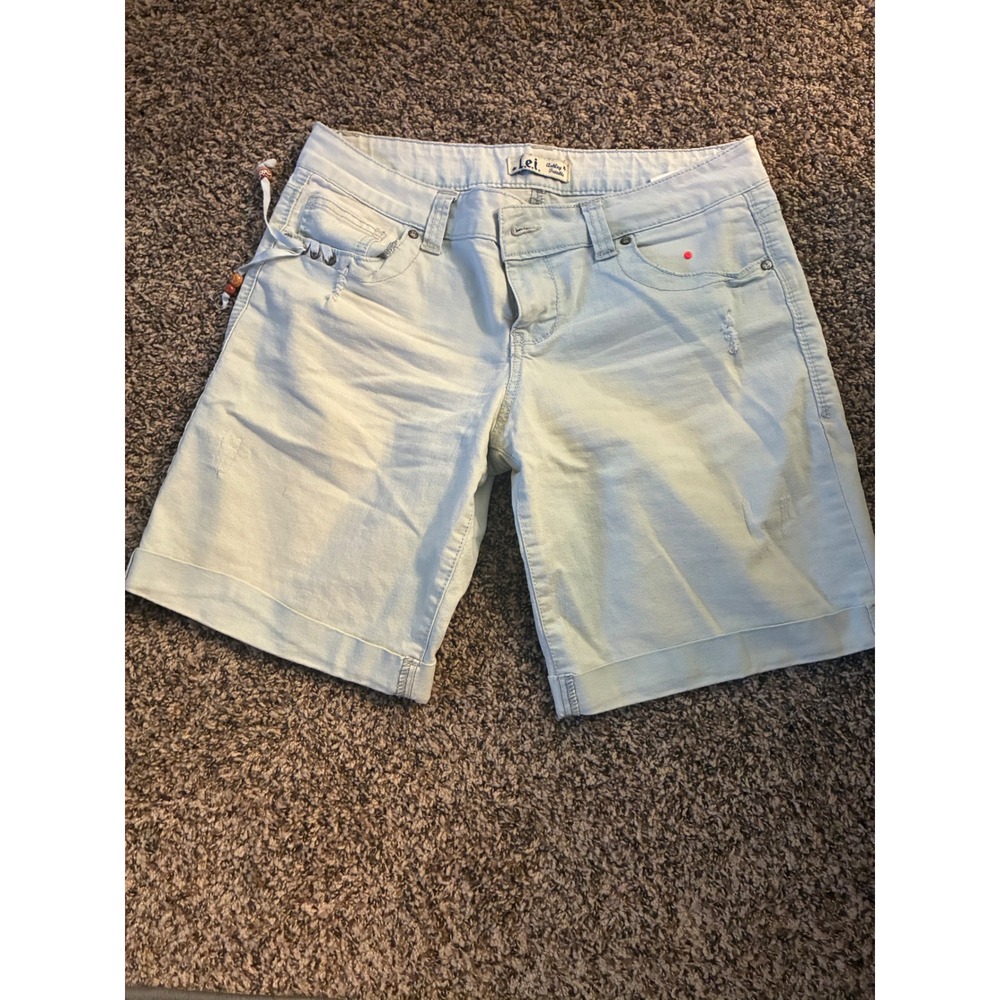 LEI Ashley Bermuda Shorts Light Wash Denim Distressed Cuffed Hem Women Size xl